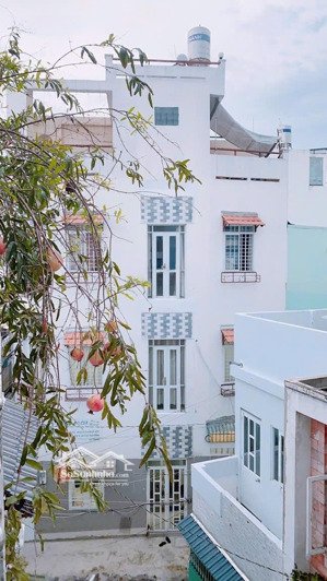 cho thuê nguyên căn nhf hẻm 239 bà hom, cách đường lớn 20 mét, trệt + 2 lầu lh 
