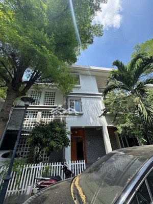 chính chủ cho thuê biệt thự sân vườn 10x20m trần quốc toản q3