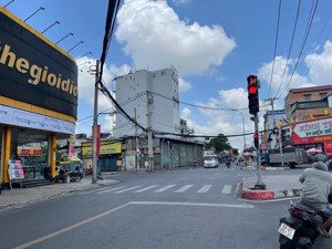 cho thuê 700m2 góc 2 mặt tiền ngã tư tân quý - tân kì tân quý