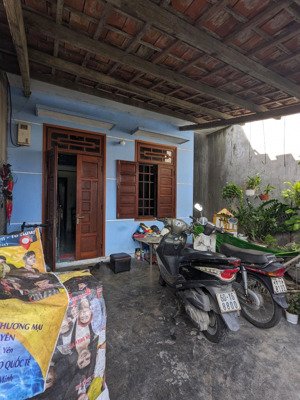 bán nhà chính chủ có sổ đỏ 80m2, cách đại lộ nguyễn tất thành 2p đi bộ