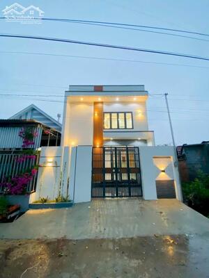 NHÀ LẦU MỚI HOÀN THIỆN MẶT TIỀN KINH DOANH NẰM GẦN NGÃ BA ĐÈN VÀNG GIÁ CHỈ 800TR