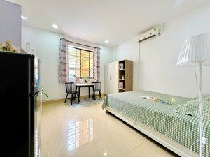 cho thuê căn hộ dịch vụ cửa sổ thang máy ngay vạn hạnh mall, đại học bách khoa, huflit, y khoa pnt