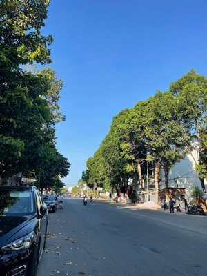 bán nhà chính chủ đường a2 hưng phú full nội thất 1 trệt 2 lầu