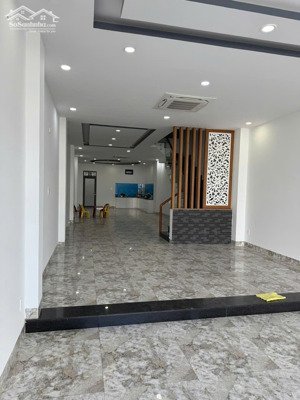 nhà 4 tầng dt 122,5m2 mặt tiền đường thích quảng đức kdt lê hồng phong 2 nơi kinh doanh sầm uất