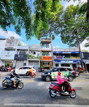 nhà 2mtkd siêu đẹp hoàng sa - nguyễn huy tự, q1, dt 4x16m dtxd 123m2 3 tầng st, 4pn, giá 21,5 tỷ tl