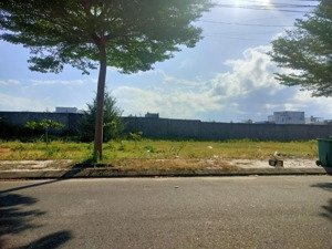 mình chính chủ cần bán lô đất 80m2 đường 7m5 view công viên gần fpt giá đầu tư