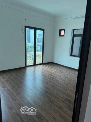 nhà riêng cách một nhà ra phố, ngõ hai ba gác tránh nhau 145m2, 4t, 6 phòng ngủ, 36.3 tỷ