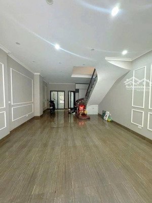 mặt phố nghĩa tân, kinh doanh bất chấp, 7 tầng, thang máy