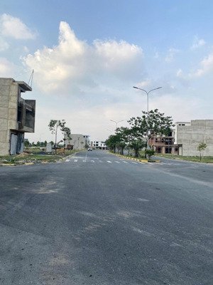 bán gấp lô đất giấy tờ đầy đủ 10p về tới sân bay long thành giá 1.2 tỷ công chứng trong ngày