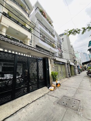 phan văn hân p17 bình thạnh giáp quận 1 hẻm xe hơi 7 chỗ. 93m2 ngang 6.3m cấp 4. chỉ 10 tỷ tl