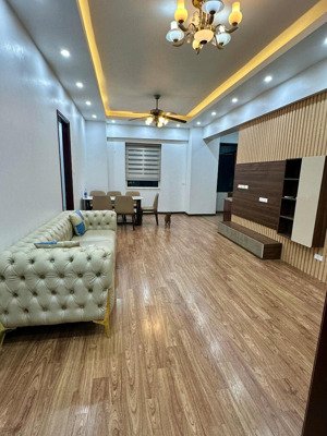 bán căn hộ chung cư a6 nam trung yên. dt: 50m2. tk: 2pn - 1wc. giá 3 tỷ 5. lh: 