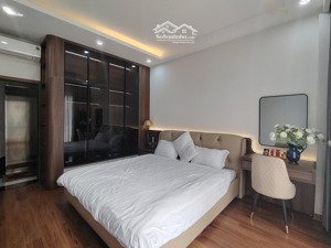 bồ đề- lô góc thang máy- nhà mới full nội thất ở ngay- ngõ nông rộng thoáng- gần oto- sđcc sẵn gd