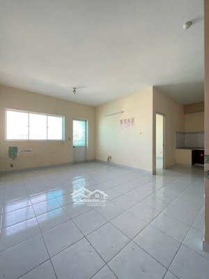 cần cho thuê căn hộ lê thành b, an dương vương, bình tân. dtích 125m. giá 8,5 triệu