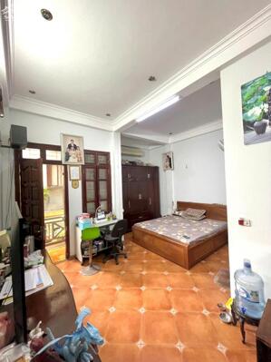 Bán nhà Kim Mã mặt ngõ thông lô góc kinh doanh trước nhà thoáng 47m giá 9.7 tỷ khung cột chắc chắn .