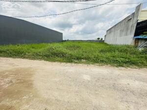 Bán gấp lô đất sát đường nhựa 824, xây nhà, làm kho, xây nhà ok rất phù hợp