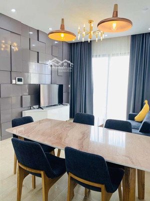 chính chủ gửi bán gấp căn hộ vinhomes d''capitale,giá 120 triệu / m2, diện tích 70m2, 2pn, 2wc.