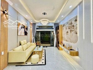 cô chín cấn bán gấp nhà tân bình chỉ 2ty9