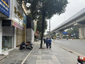 chính chủ bán gấp nhà mặt phố quang trung - hà đông, chỉ 298tr/m2. lh 