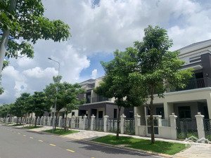 nhà phố 8x20 đường 19m ngay clubhouse giá 9,15 tỷ. lh: 