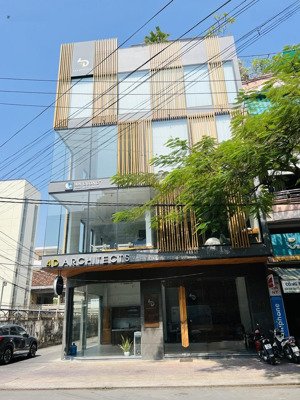 cho thuê căn góc đẹp kinh doanh đường quang trung gần biển