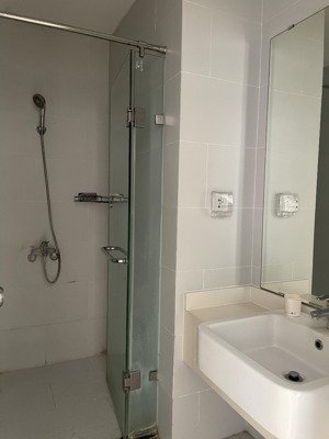 cần bán căn 2 ngủ toà c westbay ban công đông nam giá 2.89 tỷ bao phí