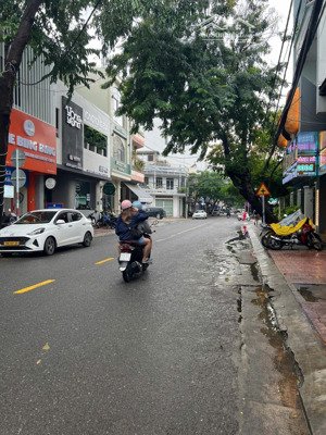 bán nhà cấp 4 mặt tiền đường bạch đằng đoạn ngô thời nhiệm, chiều ngang 8,3m , tân lập,nha trang