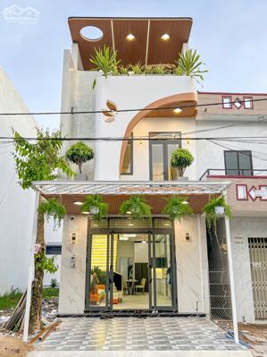 Em cần bán nhà 1 trệt 1 lầu cách cây xăng Phước Tân chỉ 2p di chuyển ,mặt tiền đường nhựa kinh doanh buôn bán