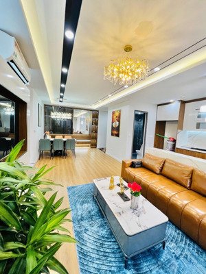 bán 282 nguyễn huy tưởng 103m2(3n-2vs). full nt như ảnh. tầng trung view thành phố. lh 