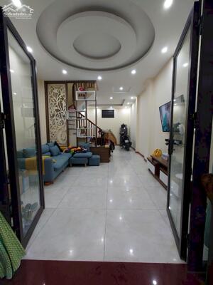 Cho thuê nhà 4 tầng Nguyễn Văn Linh, Thạch Bàn, Long Biên. 42m. Giá: 9 triệu/tháng. LH: 0967873362