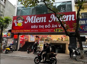 cho thuê nhà mặt phố đội cấn, dt 250m2 x 2 tầng, mt 10m, giá 150tr. hợp làm ngân hàng, siêu thị,...