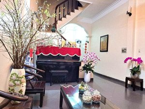 chính chủ cần bán nhà mai anh tuấn- phường ô chợ dừa- đống đa- hà nội 42m2x4t, cách hồ 30m, 14.4 tỷ