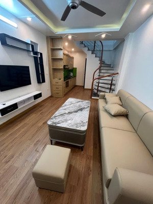 phố bà triệu , hà đông 33m 5t, ô tô đỗ cổng, full nội thất. chỉ 6.x tỷ ( x bé tí)