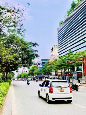 bán tòa building 9 tầng thông sàn mới tinh mp xã đàn 2 mặt tiền có hầm 150m2 mt6,5m 220tr/tháng