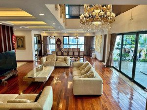 bán nhà mặt phố trung tâm nam từ liêm,vỉa hè,gara kinh doanh,biệt thự 210m2,4 tầng,10.3m mặt tiền