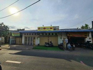 bán đất tặng nhà cấp 4 gác lửng đang cho thuê 9tr/tháng có 2pn, 1 pk, 1pb (5.5x13m) sổ riêng