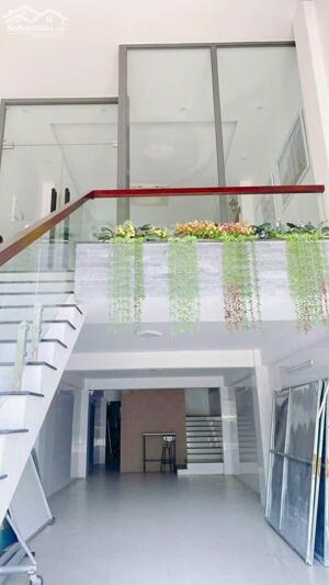 cho thuê căn nhà 5 tầng mặt tiền đường 30/4 có tháng máy, giá thuê 70 triệu
