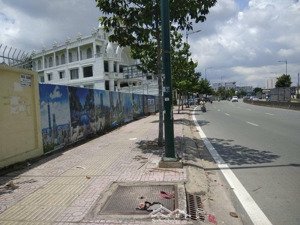 bán 4000m2 đất mt phạm văn đồng - ngang rộng 80m (dt 80x50m) - ctxd 2 hầm 15 tầng - giá bán 48tr/m2