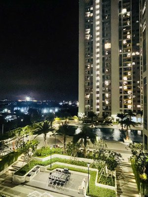 cần bán căn hộ q7 saigon riverside cách phú mỹ hưng chỉ 5 phút đi xe. giá bán : 3tỷ5 căn 2pn+2wc