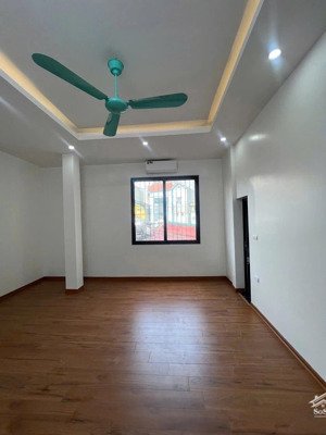 bán nhà riêng đê la thành - 51m2 - 5 tầng ngõ kinh doanh - 11 tỷ - sổ đỏ chính chủ