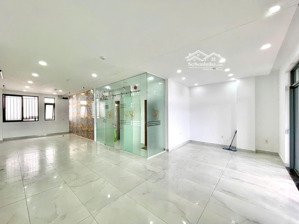 văn phòng 7x15m sàn, có ban công lớn chỉ 12 triệu/th, thang máy, máy lạnh, hầm để xe, pccc