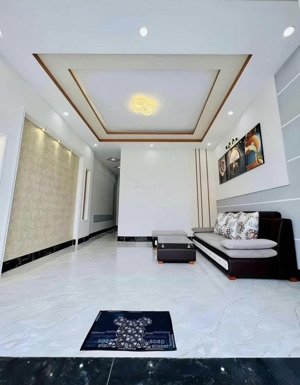 bán nhanh căn nhà gần chợ bình chánh, gia đình cần tiền muốn bán nhanh để giá mềm, sổ sẵn
