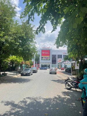 bán biệt thự đường số 3 đối diện vincom nam long trần trọng cung