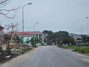 bán lô góc nhìn vườn hoa chu mẫu 2 đường 22m, vân dương, bắc ninh