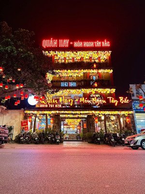 cho thuê biệt thự 246m2 / mt 12,5m / 4 tầng sẵn thang máy vị trí đắc địa nhất "trung tâm 31ha