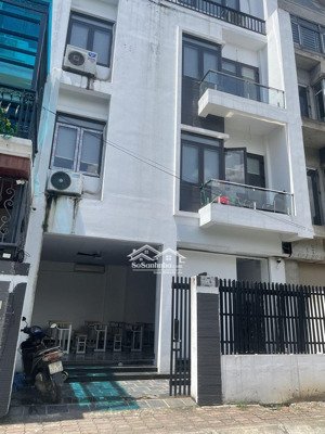 cho thuê nhà hoặc văn phòng view hồ thoáng mát rộng dãi, nhiều tiện ích