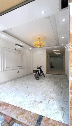 nhà xây mới 5 tầng, thang máy tại phố lĩnh nam, 66m2, mt:4.8m, gara ô tô, kinh doanh, giá 15.8 tỷ.