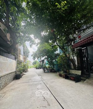 nhà 3 tầng lê văn quới gần ngã tư 4 xã - dt 5x12 - chỉ 5 tỷ nhỉnh