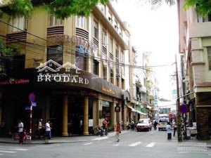 bán nhà hxh 606 đường 3/2 quận 10 dt:5.1x16m 1 trệt,lững,3 lầu giá chỉ 15.5 tỷ(nhà đẹp vô ở ngay)