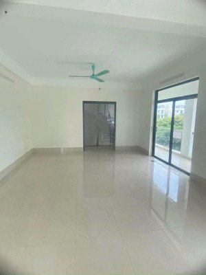 cho thuê nhà 94m2 x 4 tầng, giáp vin smart city, 18tr. lh: 