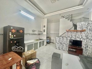 cho thuê nhà 1 trệt 2 lầu sân thượng 3pn 4wc hẻm 308 huỳnh tấn phát q7